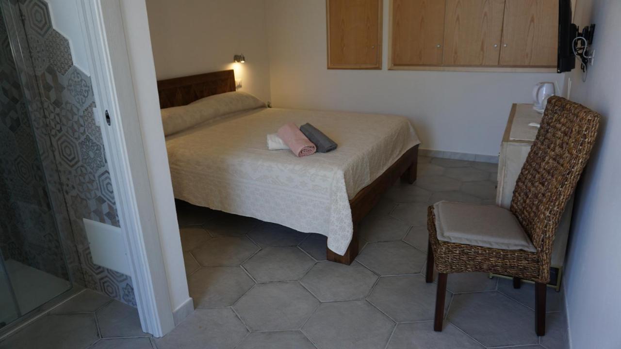 Bed and Breakfast Li Petri Manni Olbia Exterior foto