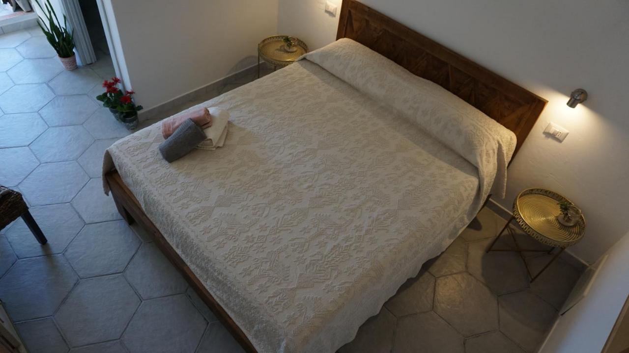 Bed and Breakfast Li Petri Manni Olbia Exterior foto